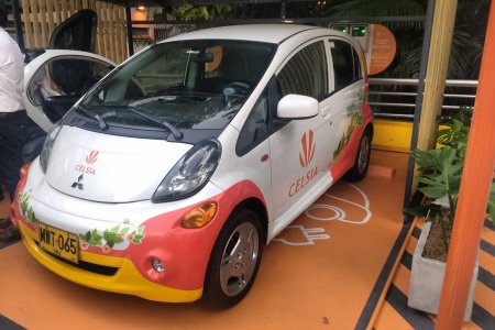 Celsia y Del Este inauguran en Medellín estación de carga gratuita para vehículos eléctricos