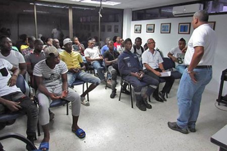 Dimar promueve la formación entre los transportadores de pasajeros de Buenaventura