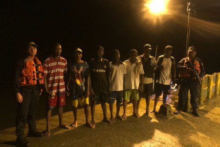 La Armada Nacional rescató 7 pescadores luego de naufragio cerca de Ladrilleros