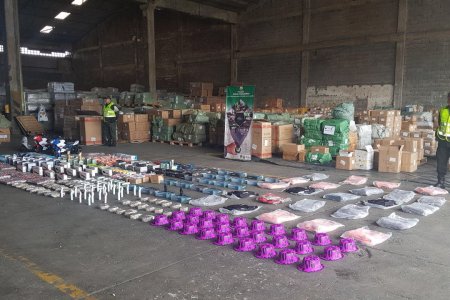 Policía Fiscal y Aduanera en Buenaventura realiza la aprehensión a mercancía de contrabando avaluada en más de 500 millones de pesos