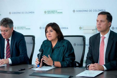 Con paso firma avanza la campa&ntilde;a “Menos trámites, más simples”