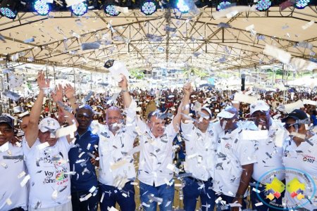 Multitudinaria fue la asistencia al cierre de campa&ntilde;a de Roy Barreras el 25 de febrero en Buenaventura
