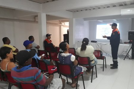 Dimar socializa campa&ntilde;a de seguridad marítima en Bahía Solano para temporada vacacional de Semana Santa
