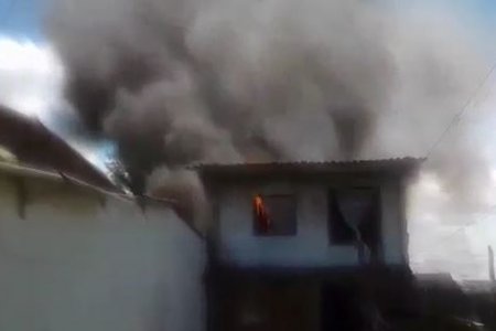Familia afectada por incendio en vivienda en el barrio El Capricho pide ayuda de la comunidad