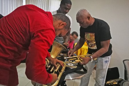 Músicos de Buenaventura se capacitaron en restauración de instrumentos de viento