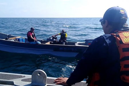 Rescatados dos pescadores a la deriva en el pacífico colombiano