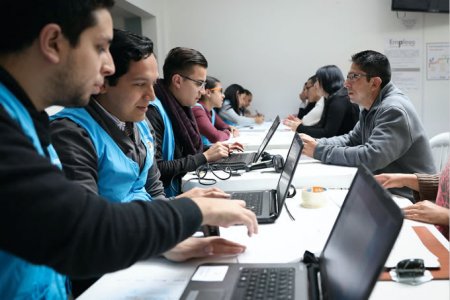 Gobierno viabiliza oferta de empleo público para los 170 municipios afectados por el conflicto