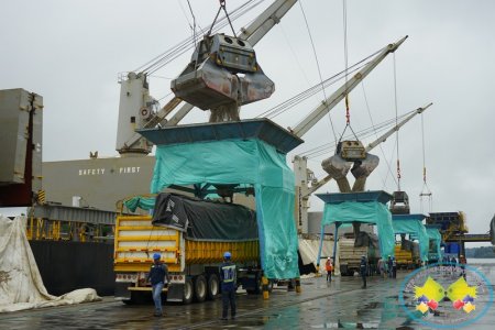 El terminal marítimo Compas - Aguadulce atiende la operación de la Motonave Furness St Kilda con 58. 500 toneladas de mineral