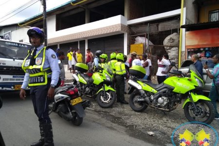 La Secretaría de Tránsito y la Policía de Carreteras realizan operativos de control en Buenaventura