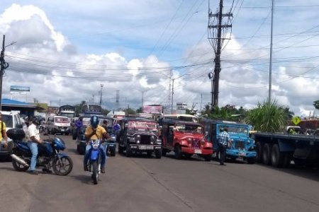 Conductores de camperos protestaron por comparendos impuestos por desviación de ruta y acarreos