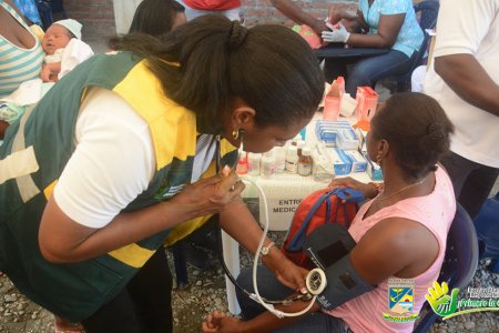 49 familias de la cuenca del río Naya recibieron asistencia de salud en la zona humanitaria Puente de los Nayeros