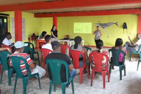 La Dimar participó en taller sobre avistamiento de ballenas realizado en el corregimiento de Juanchaco