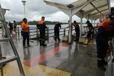 En Tumaco, Dimar y la comunidad adelantan jornada de embellecimiento del muelle Residencias