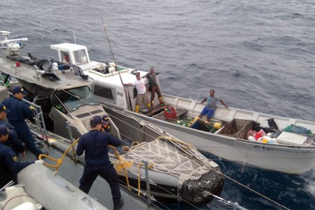 Rescatan 4 pescadores que permanecían a la deriva en Nari&ntilde;o
