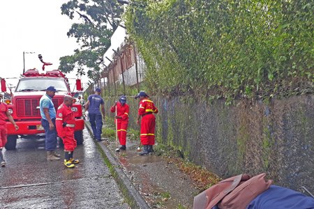 Bomberos Voluntarios realizaron jornada cívico social en los alrededores del Hospital Distrital en el barrio El Jorge