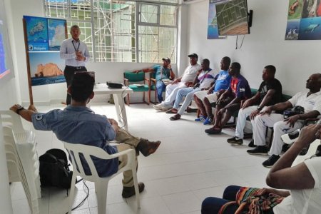 Dimar realizó talleres sobre Seguridad Integral Marítima para temporada de avistamiento de ballenas