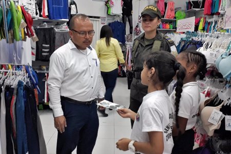 La Policía Fiscal y Aduanera realiza una importante labor con su Semillero de la Legalidad en Buenaventura