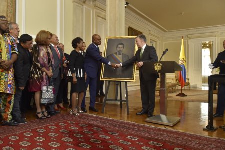 “Pintura de primer presidente negro en Palacio de Nari&ntilde;o reivindica a la población afrocolombiana”: Minambiente Luis Gilberto Murillo