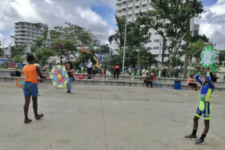 El cielo se vistió de colores en la segunda versión del festival de cometas del Inderbuenaventura