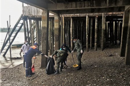 Dimar lideró limpieza en la ribera del río Guapi