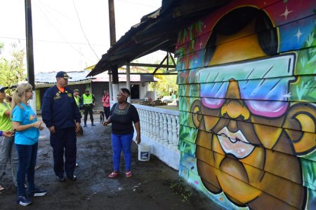 Gobierno departamental llegó hasta La Bocana para llenar de color 200 viviendas