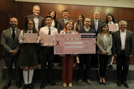 Tras la sustentación de los finalistas, el Banco de la República premió a los ganadores de la décima versión del concurso 'De la banca escolar a la banca central'
