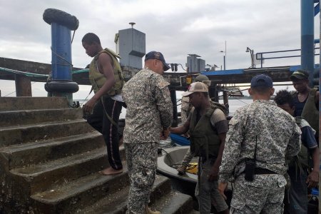 La Armada Nacional rescató cuatro pescadores que llevaban tres días a la deriva en Tumaco