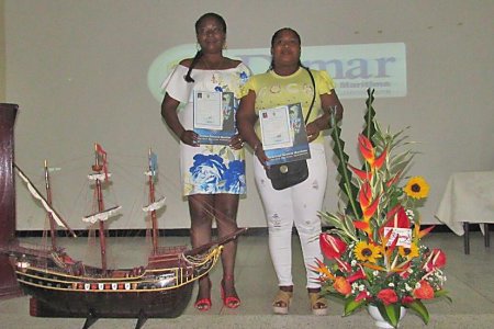 La Dimar entregó licencias de Marinero Costanero de Cubierta a dos mujeres en Tumaco