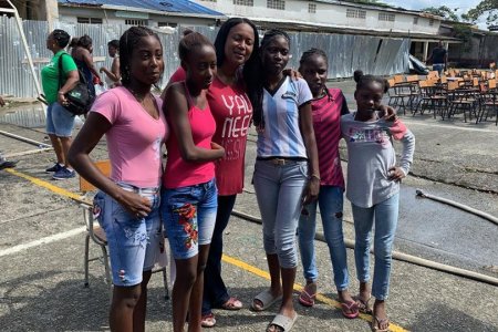 Alcaldesa Maby Viera lideró minga comunitaria en la Institución Educativa Vasco Nú&ntilde;ez de Balboa