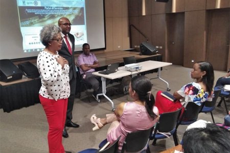 Contribuyentes de Buenaventura recibieron capacitación sobre el manejo del Portal Tributario por parte de la Administración Distrital