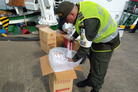 La DIAN aprehendió mercancía ilegal transportada en contenedores y cigarrillos en barco de cabotaje