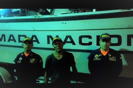 Un adulto mayor que había naufragado en faena de pesca, fue rescatado por la Armada Nacional en la bahía de Tumaco