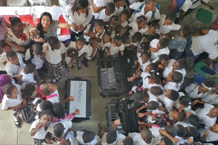 La Fundación Telefónica presente en la educación digital de Buenaventura con la entrega de 3 maletas digitales