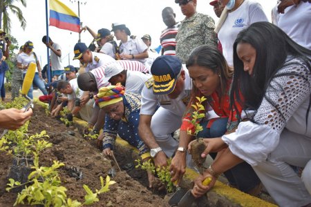 La Armada de Colombia lidera plan piloto de la campa&ntilde;a “Buenaventura Siembra Esperanza”