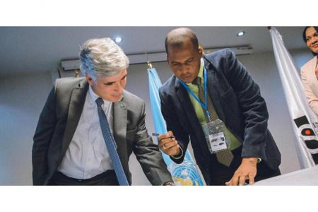 Colombia firma pacto para eliminar la malaria