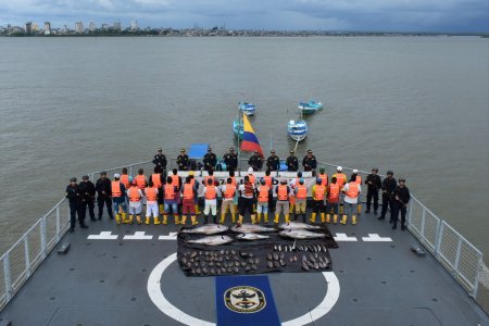 La Armada de Colombia interceptó embarcaciones de bandera ecuatoriana realizando faena de pesca ilegal en la isla de Malpelo