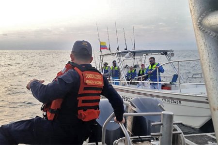 Fueron rescatadas 7 personas en embarcaciones a la deriva en el pacífico colombiano