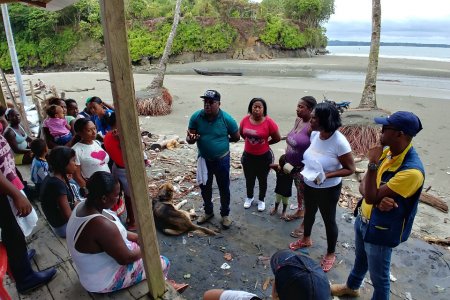 La Administración Distrital acordó acciones con el Consejo Comunitario de Juanchaco para reubicación de viviendas afectadas por erosión costera