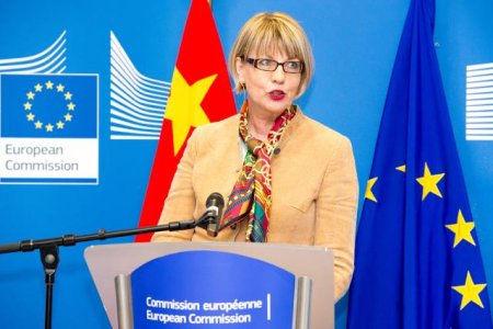 La Secretaria General del Servicio Europeo de Acción Exterior, Helga Schmid, está de visita en Colombia