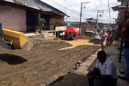 Con participación comunitaria se realiza pavimentación de la calle principal del barrio La Campi&ntilde;a