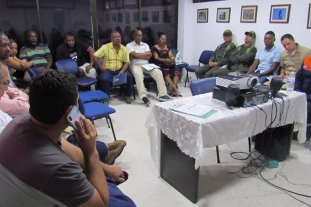Siguen los diálogos entre motoristas de lanchas, autoridades marítimas y administración del muelle turístico