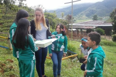 60 saberes ancestrales de plantas medicinales han sido recuperados por estudiantes de Calima El Darién