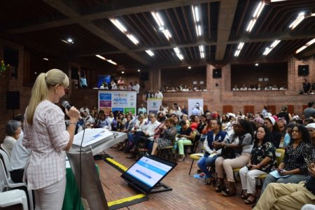 Gobernadora pidió agilizar medidas de protección a líderes sociales, durante mesa nacional realizada en Cali