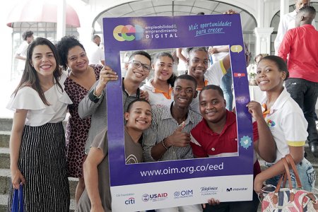 Jóvenes de Buenaventura impulsan a las pymes locales gracias a sus habilidades digitales