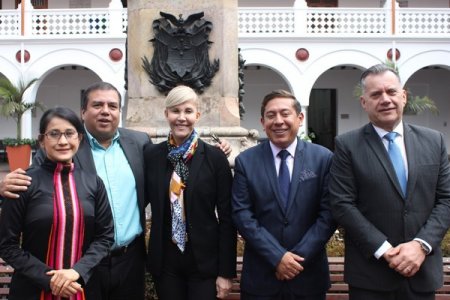 La gobernadora del Valle, Dilian Francisca Toro, está entre las mejores gobernantes del país