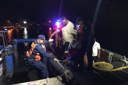 La Armada de Colombia rescató 14 personas que naufragaron en aguas del pacífico nariñense