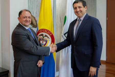 Nuevo defensor del contribuyente y del usuario aduanero en Colombia