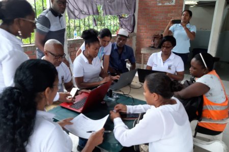 Víctimas de desplazamiento forzado en el Bajo Calima participan en jornada de preinscripción del programa "Familias en su Tierra"