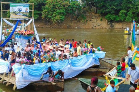 Rogativas a la Virgen de la Asunción con balsadas sobre el Río Cauca en el marco del Petronio Álvarez