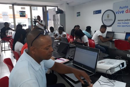 Con capacitaciones gratuitas se busca reducir el índice de analfabetismo digital